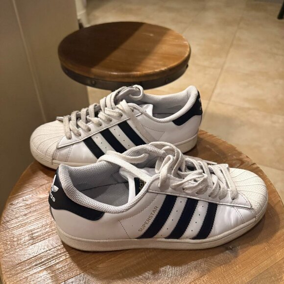 Adidas Superstars Size 8 - Picture 1 of 2
